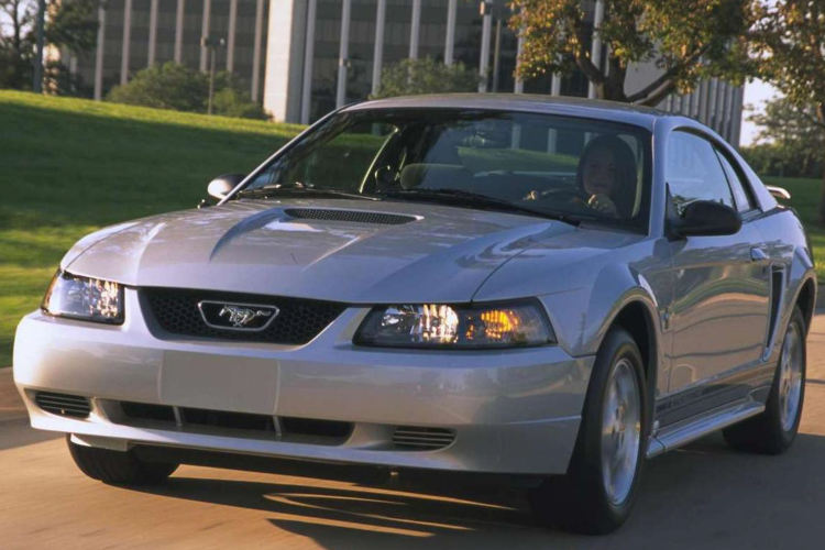 รีวิว Ford Mustang 2001