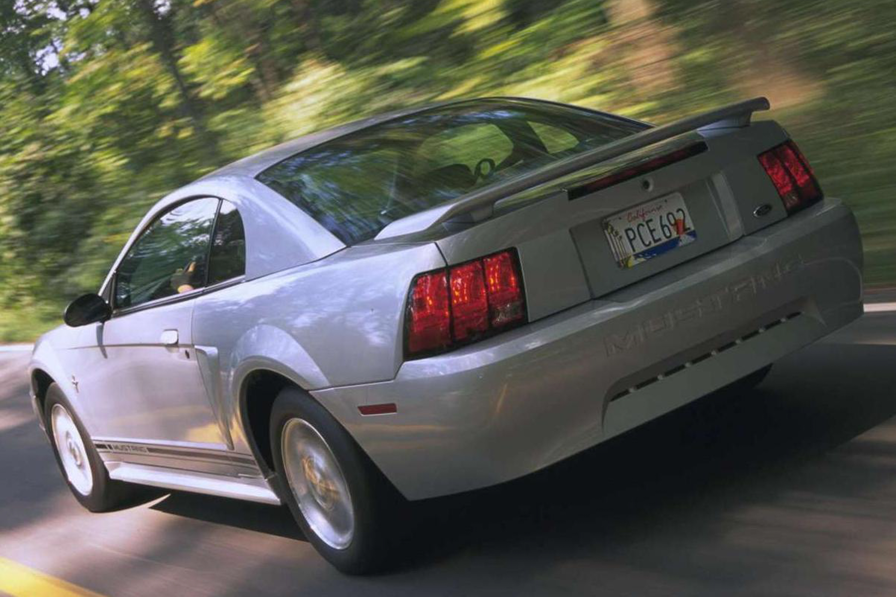 รูป 2001 Ford Mustang public
