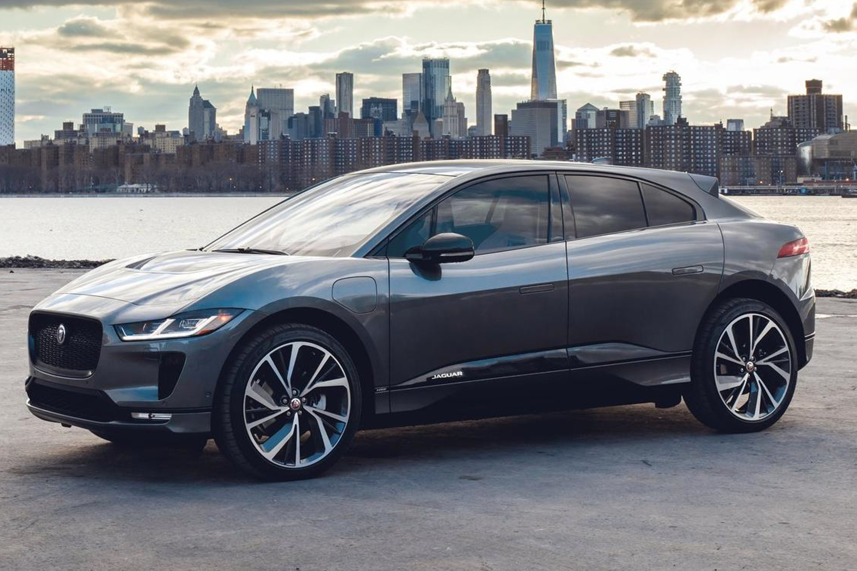 รูป 2019 Jaguar I-Pace public