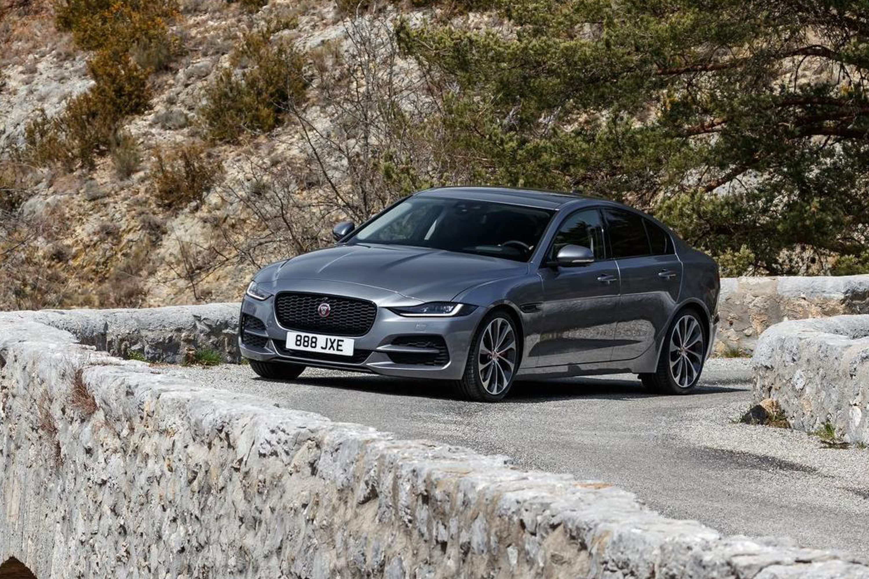 รูป 2020 Jaguar XE 2.0L Ingenium Prestige