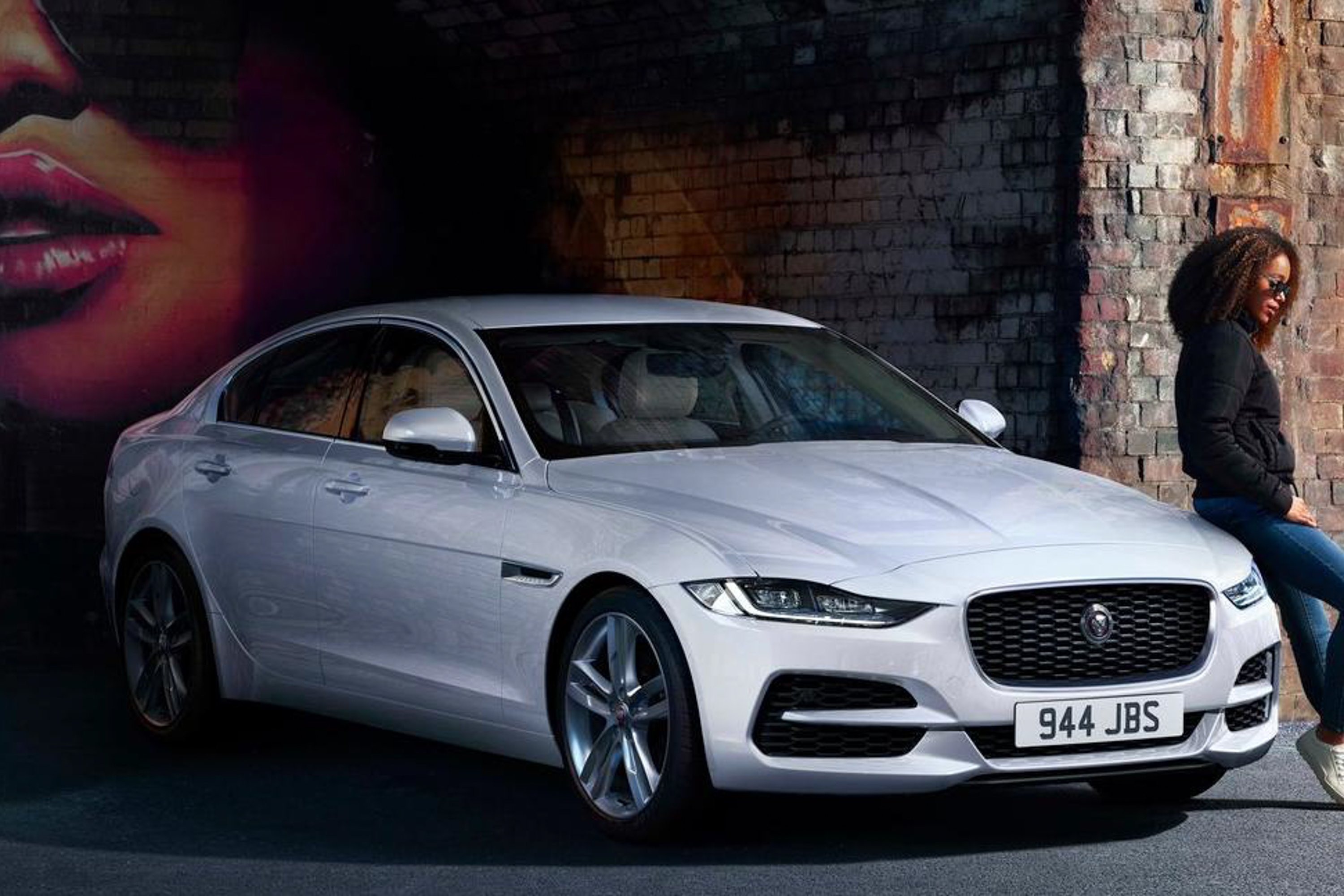 รูป 2021 Jaguar XE public