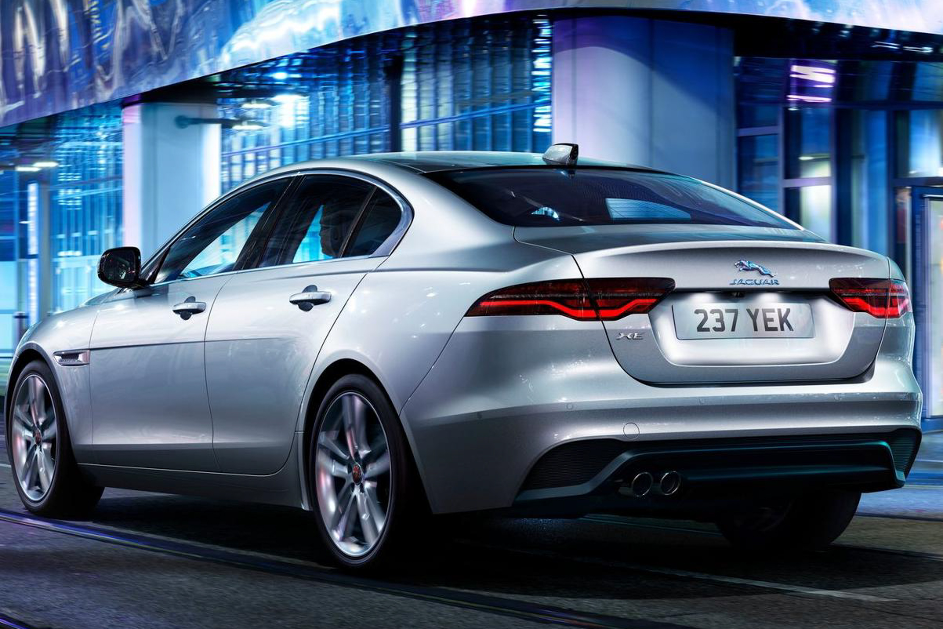 รูป 2021 Jaguar XE public