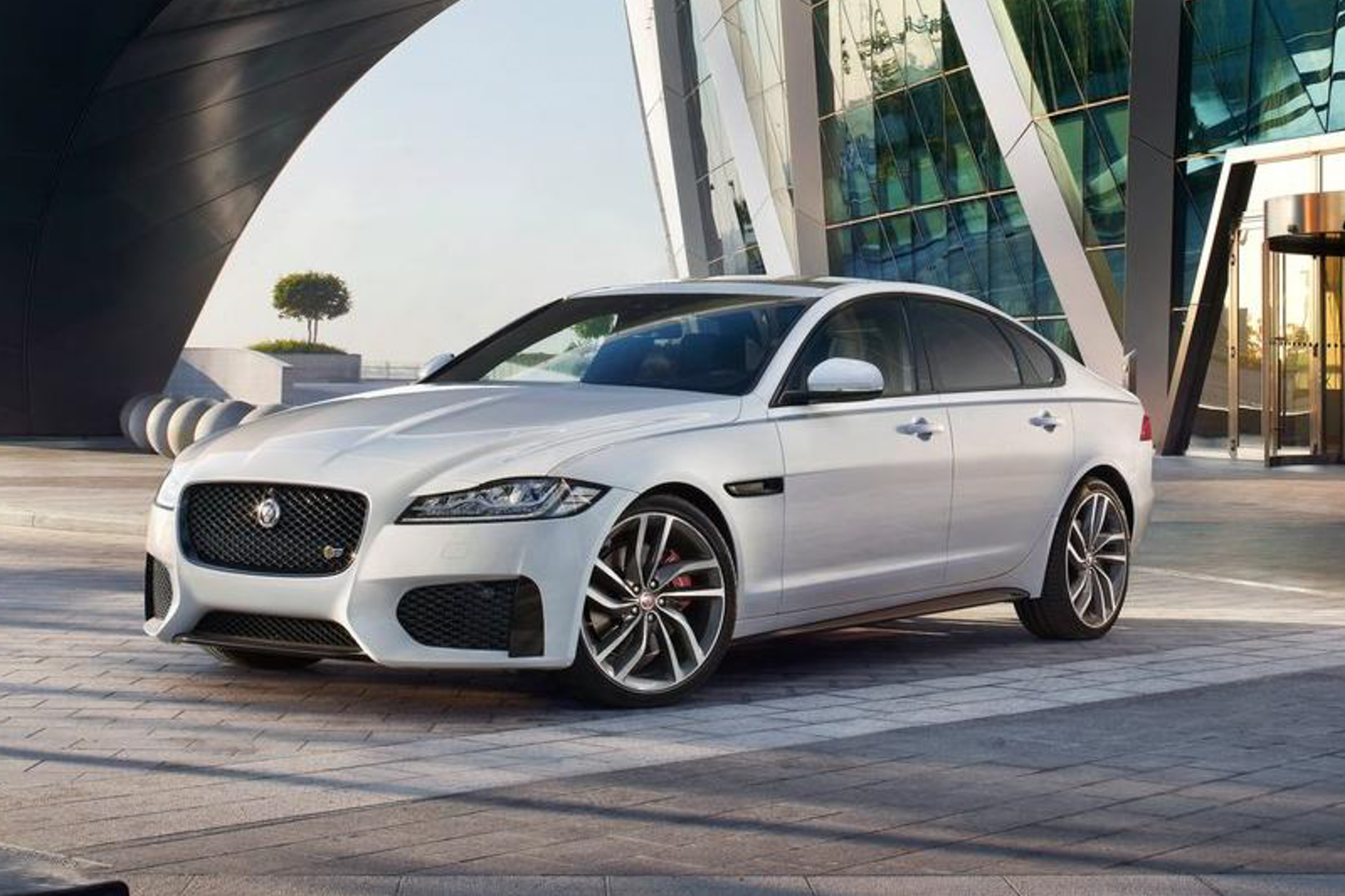 รูป 2016 Jaguar XF public