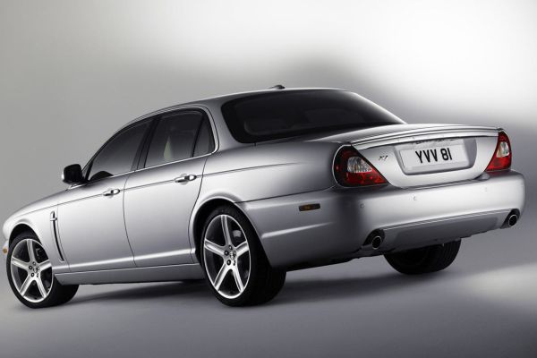 Jaguar XJ อย่างเป็นทางการ