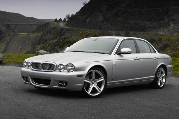 Jaguar XJ อย่างเป็นทางการ