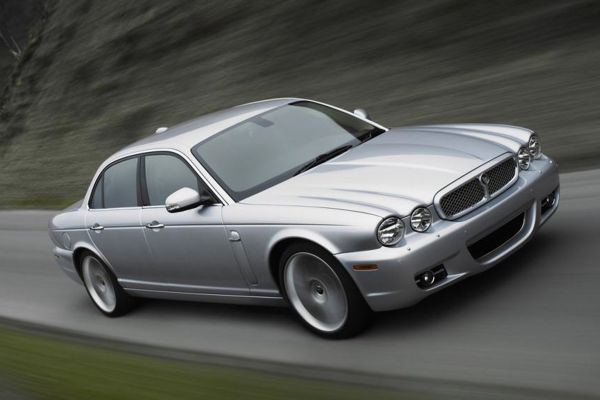 Jaguar XJ อย่างเป็นทางการ