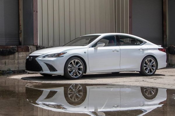 Lexus ES อย่างเป็นทางการ