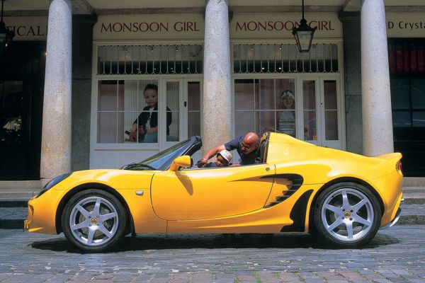 Lotus Elise อย่างเป็นทางการ