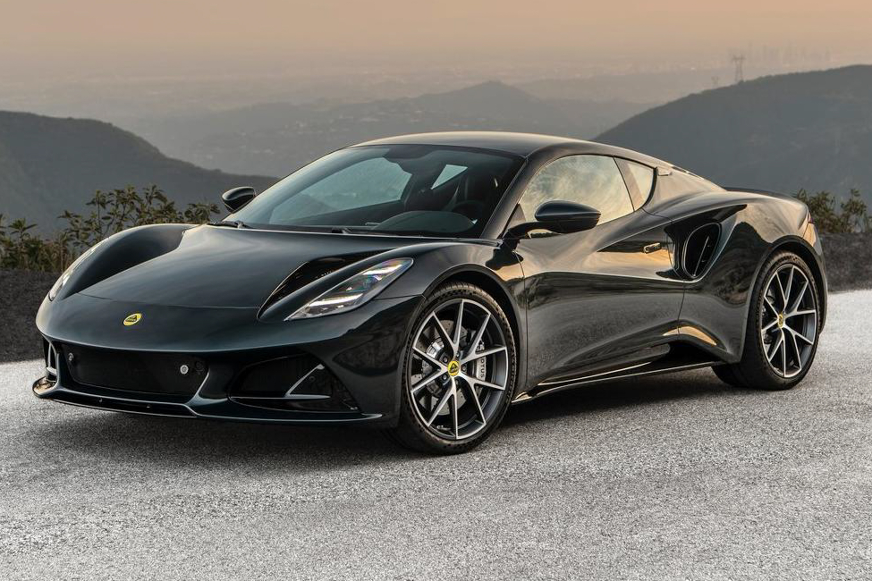 รูป Lotus EMIRA V6 Supercharged 2023