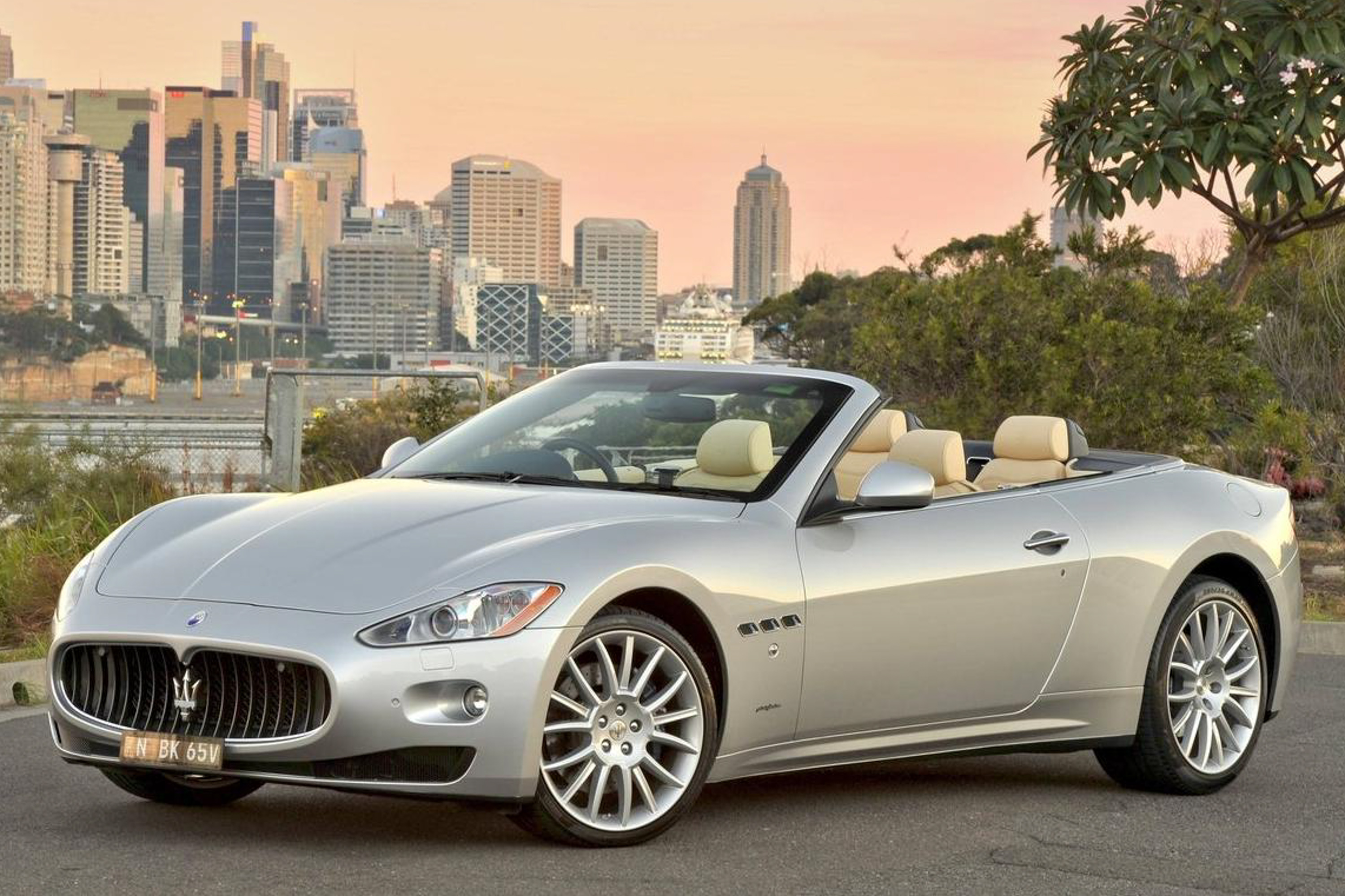 รูป 2011 Maserati GranCabrio public