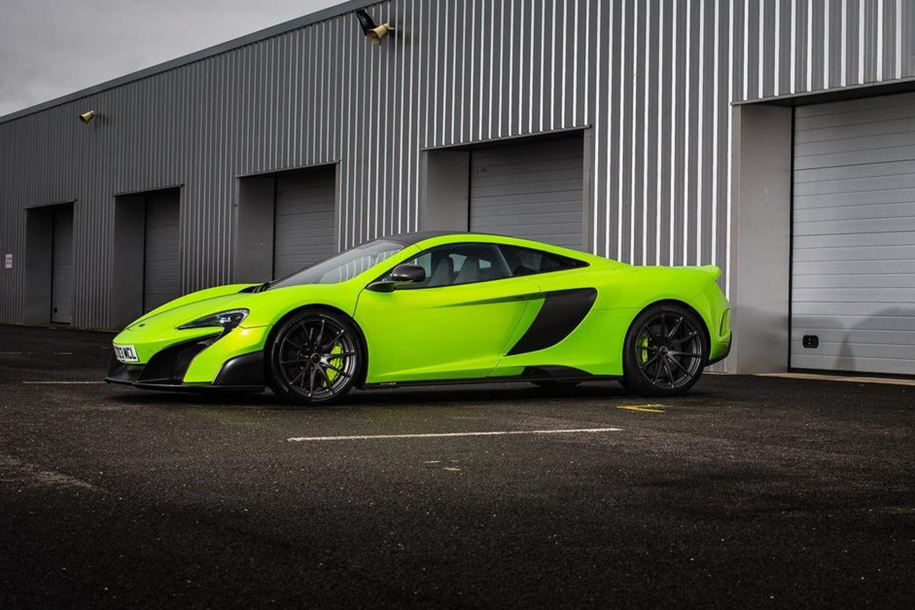 รูป 2016 McLaren 675LT public