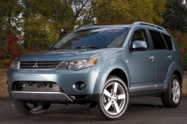 Mitsubishi Outlander อย่างเป็นทางการ
