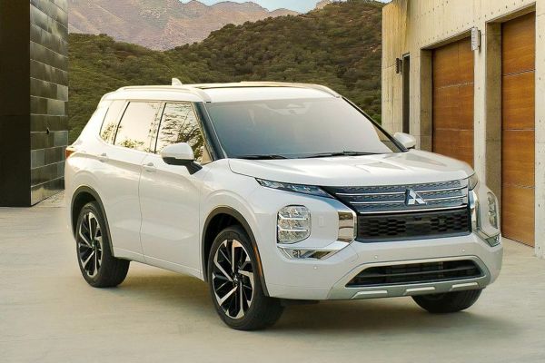 Mitsubishi Outlander อย่างเป็นทางการ