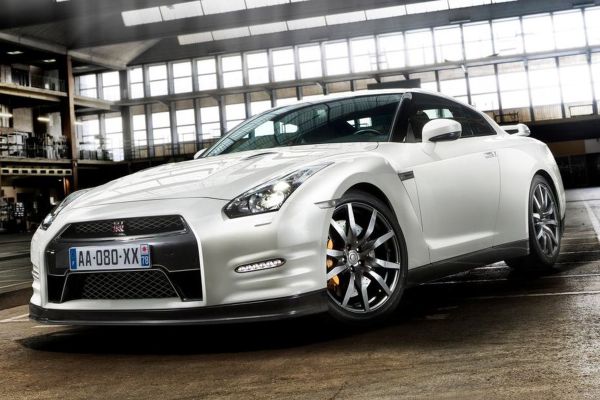 รูป Nissan GT-R 2011