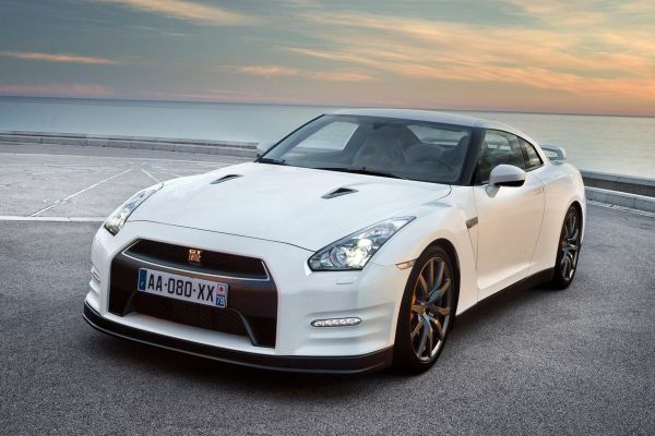 รูป Nissan GT-R 2011