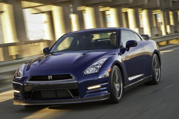 รูป Nissan GT-R 2011