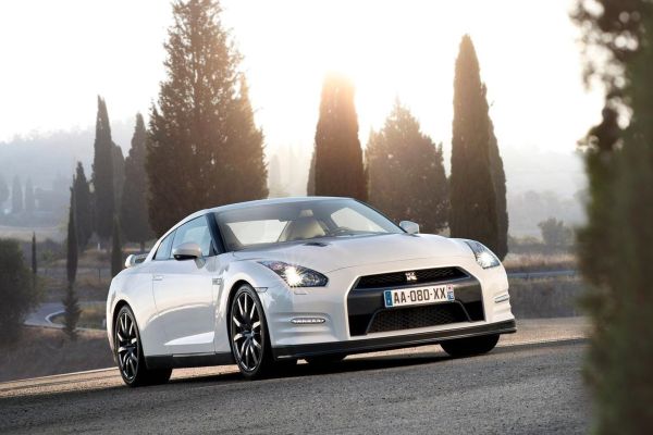 รูป Nissan GT-R 2011