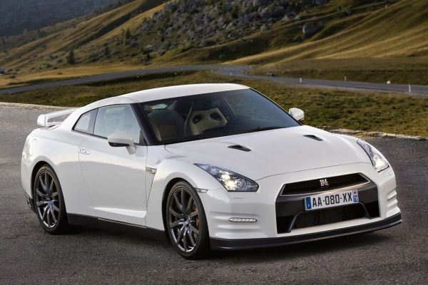 รูป Nissan GT-R 2011