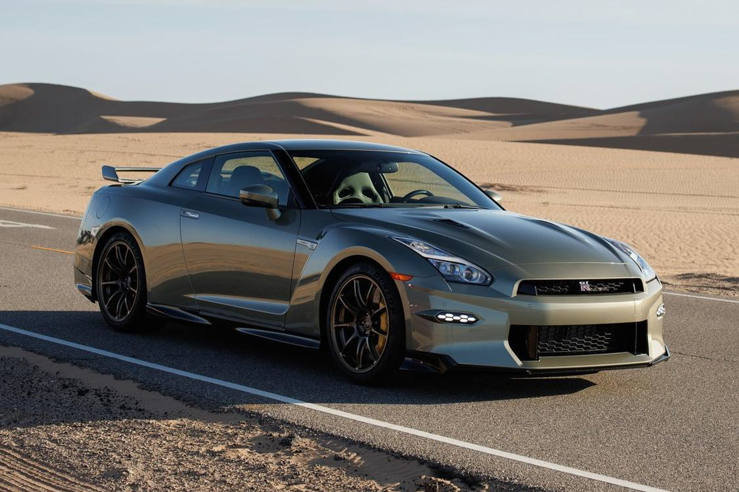 รูป 2024 Nissan GT-R public