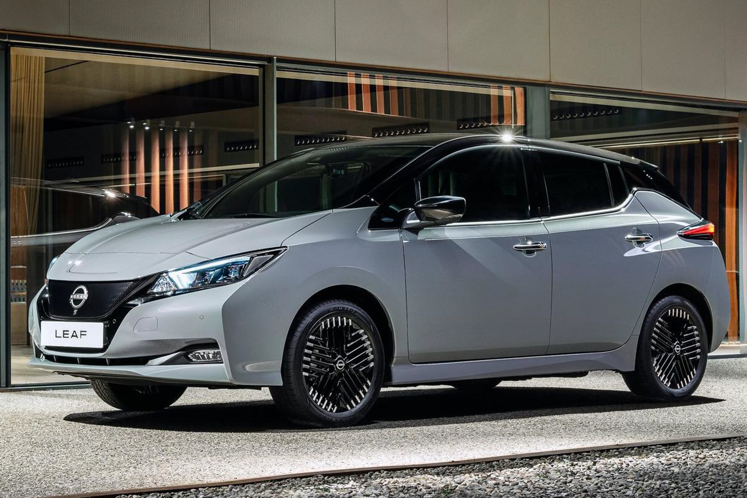 รูป 2022 Nissan Leaf public