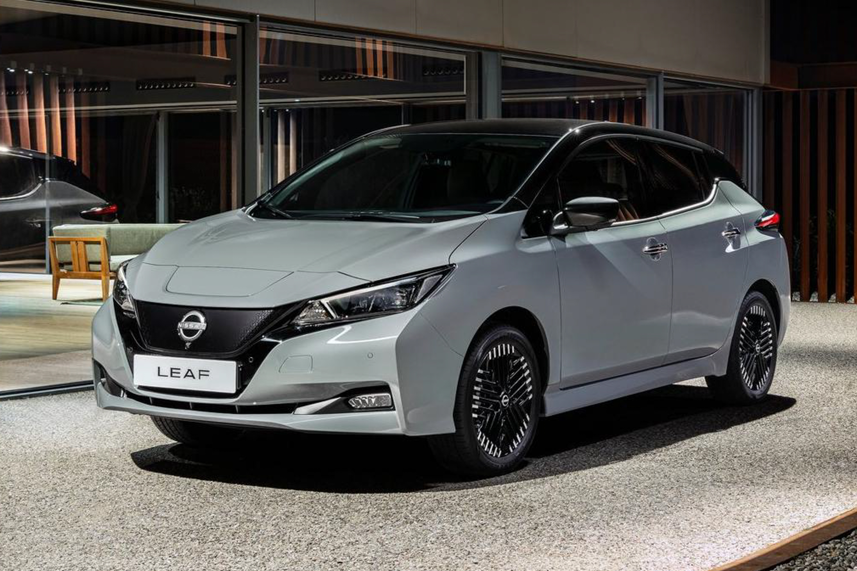 รูป 2022 Nissan Leaf public